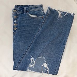Distresses mom jeans